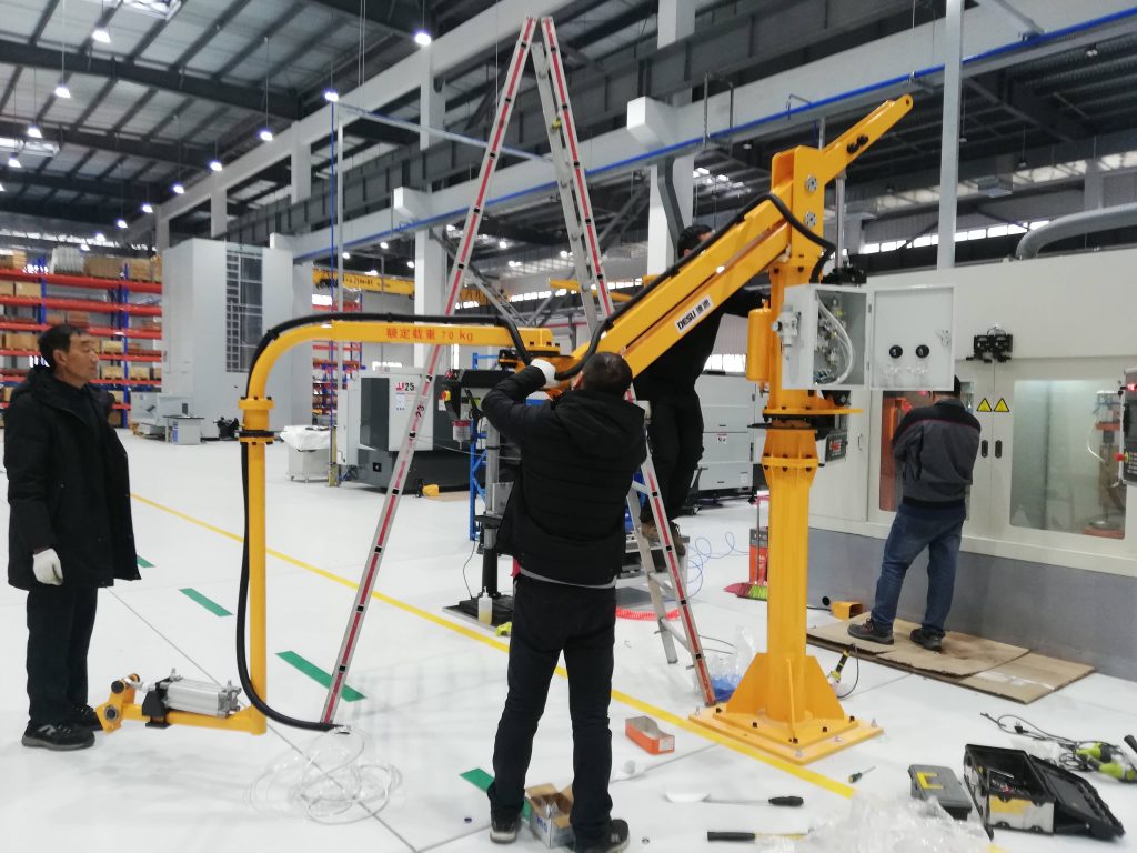 工业机器人的分类助力机械手：工业生产中的得力助...